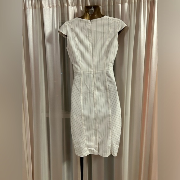 Perfect dress - Picture 3 of 6